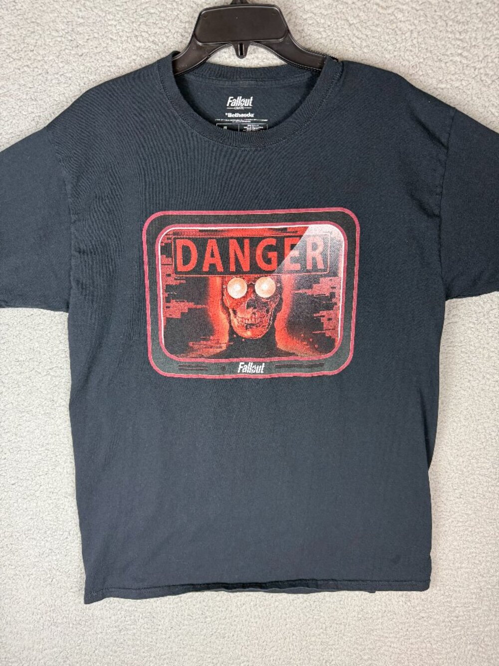 Fallout Danger Skull T-Shirt Large Black Bethesda Loot Crate Exclusive 2021